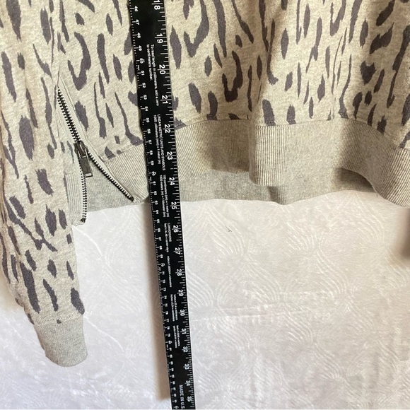 Rails Marlo Sweater Abstract Cheetah Print in Grey Women’s Sz L Side Zip Accents - Picture 11 of 12